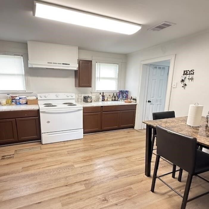 Property Photo: 625 E Pipkin St TX 77701