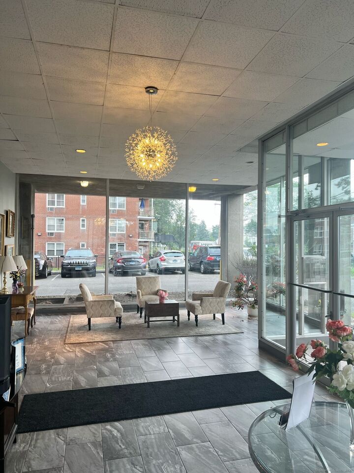 Property Photo:  2370 North Avenue 4C  CT 06604 