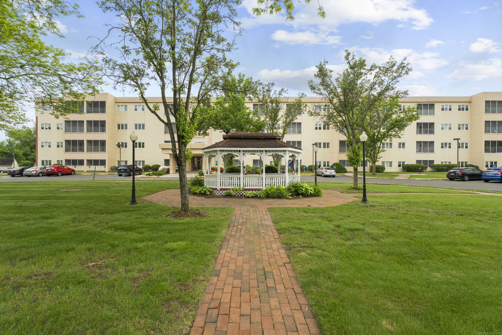 Property Photo: 75 Washington Avenue 2-307 CT 06518