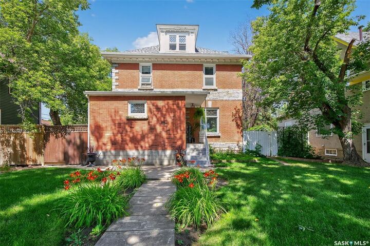 438 Ominica Street W  Moose Jaw SK S6H 1X8 photo