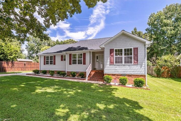 3018 Karlingdale Drive  Greensboro NC 27455 photo