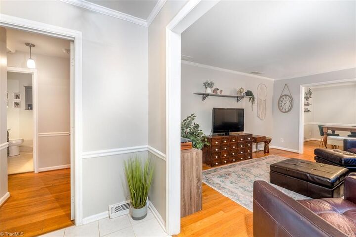 Property Photo:  2 Montrose Court  NC 27410 