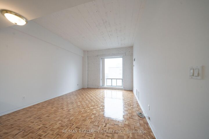 Property Photo: 1401 Dupont Street 524 ON M6H 4J7