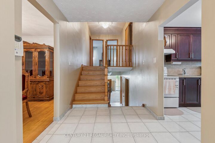 Photo de la propriété:  152 Weir Crescent  ON M1E 4T5 