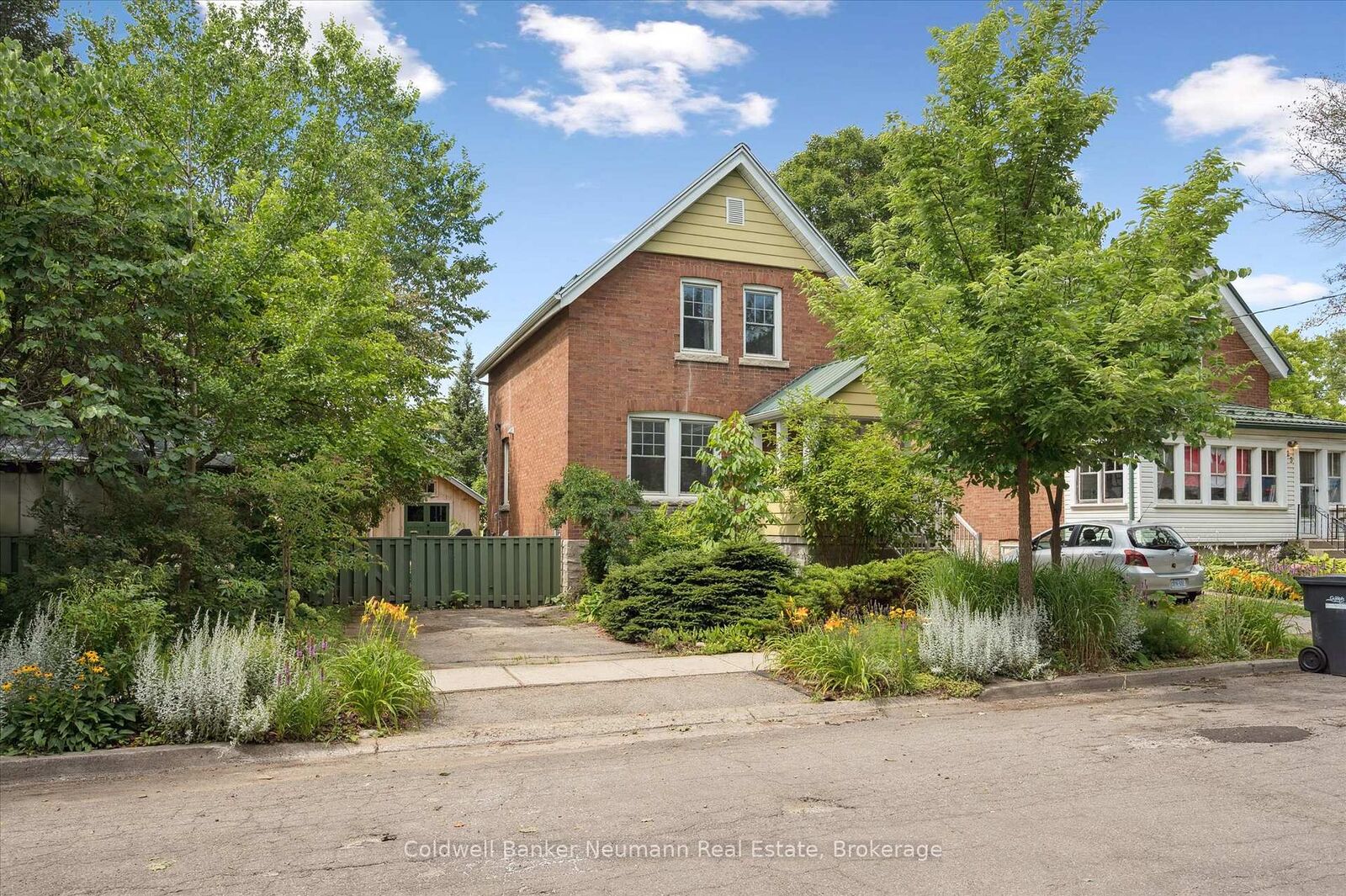Property Photo:  27 Lawrence Avenue  ON N1E 5Y4 