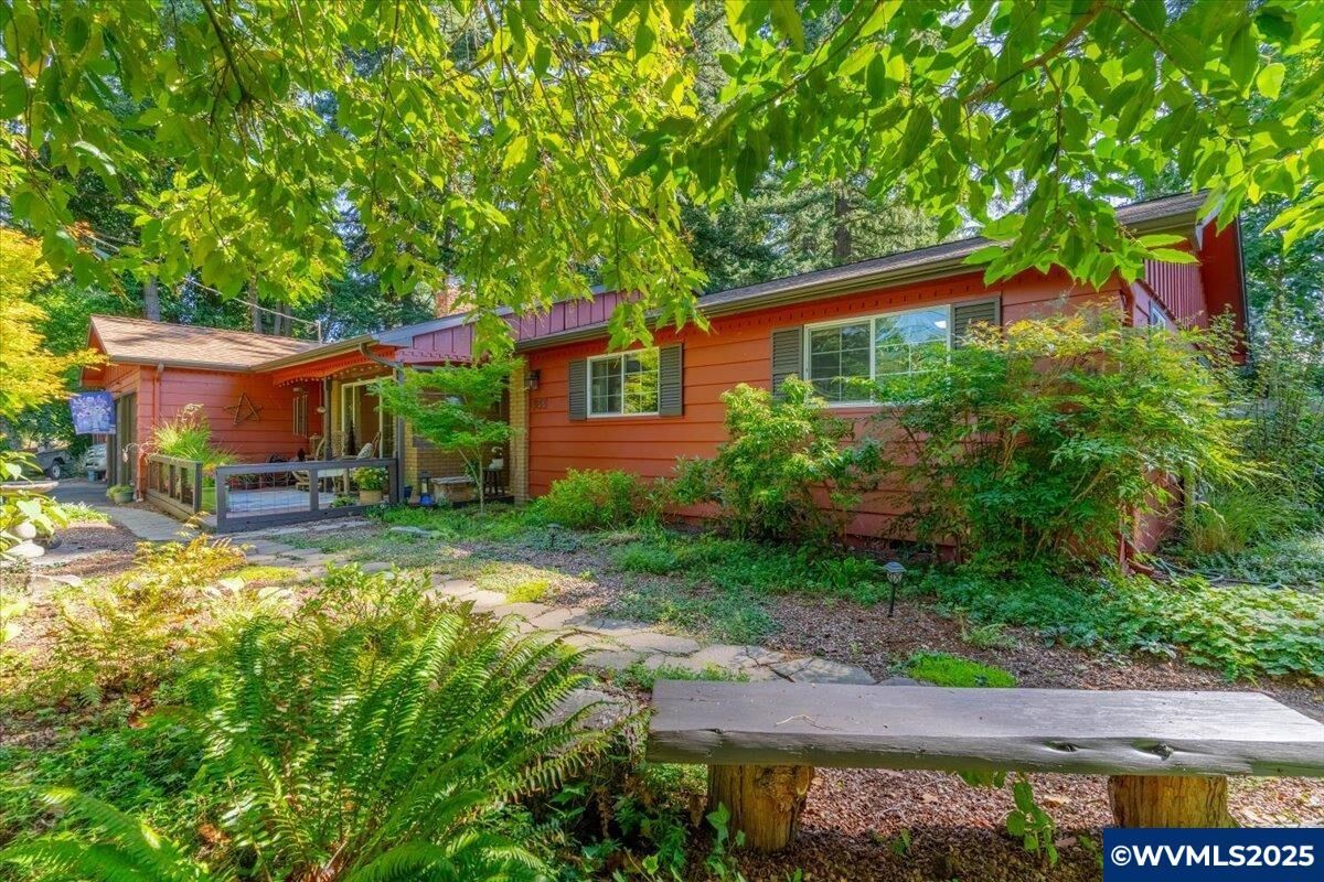 Property Photo: 955 Albert Dr SE OR 97302