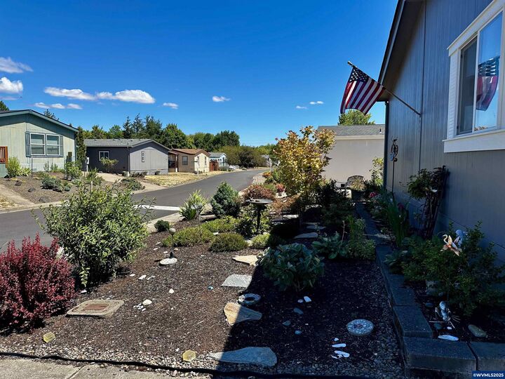 Property Photo:  1284 N 19th St 98  OR 97370 