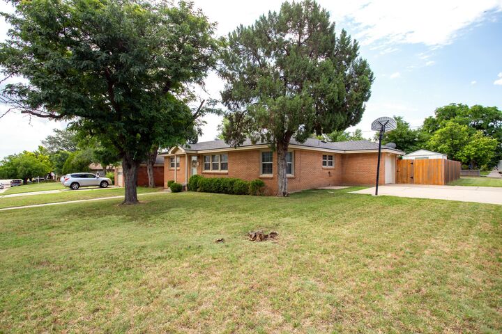 Property Photo: 4417 Andrews Avenue TX 79106-6205
