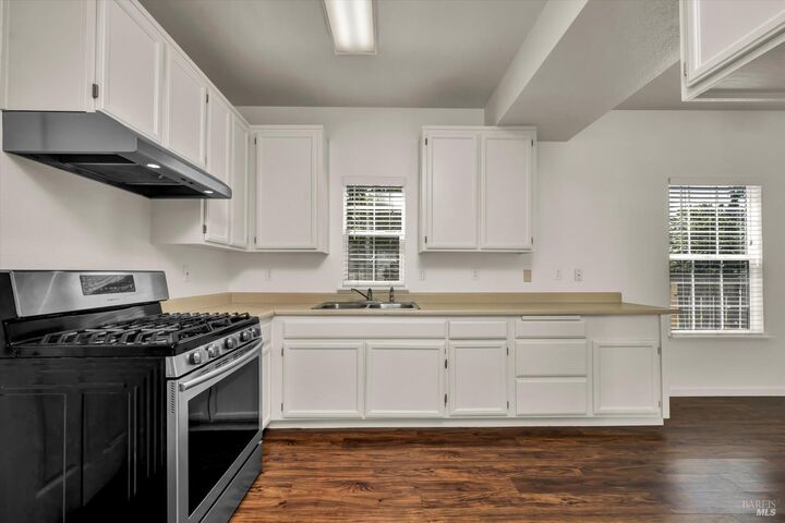 Property Photo:  902 Kingwood Street  CA 95401 