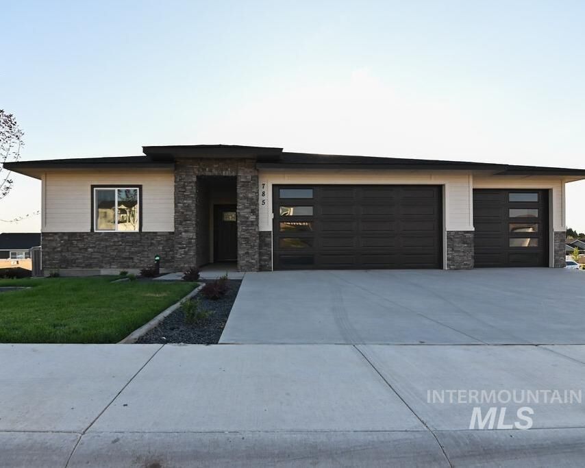 Property Photo: 785 Oakmont Street ID 83661