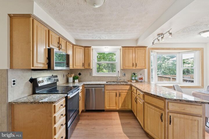 Property Photo: 112 Buckeye Court VA 20164