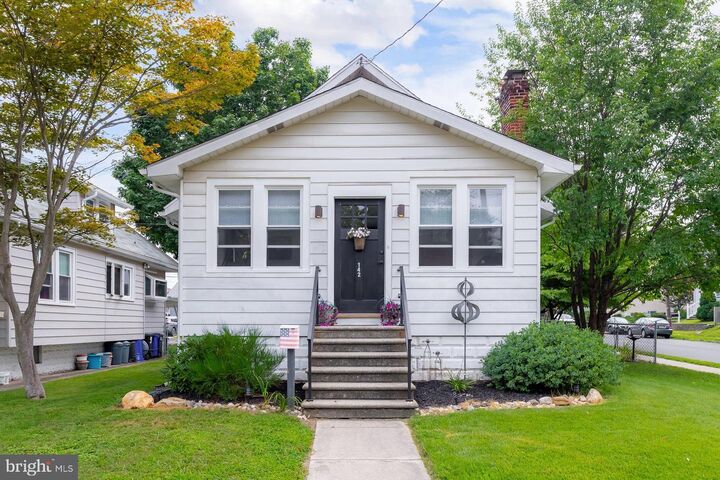 Property Photo:  142 Spring Street  NJ 08096 