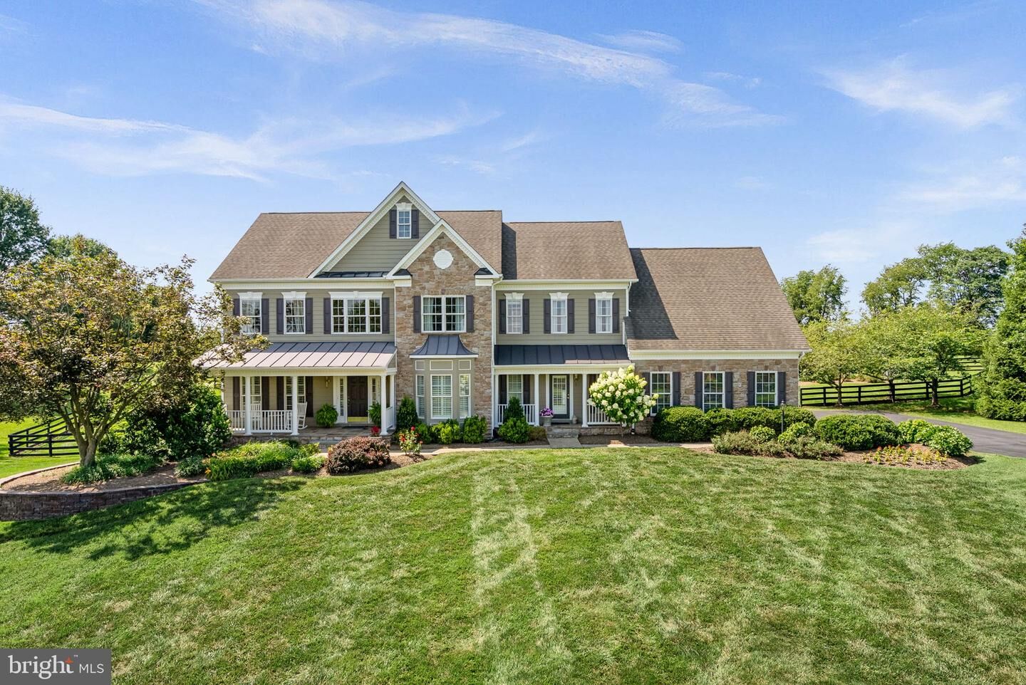 Property Photo: 16534 Goldencrest Circle VA 20132