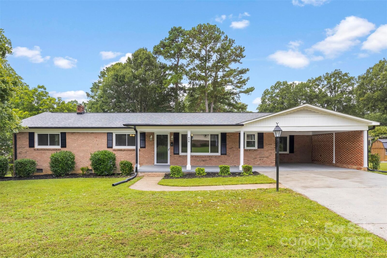 Property Photo:  404 Kings Drive  NC 28021 