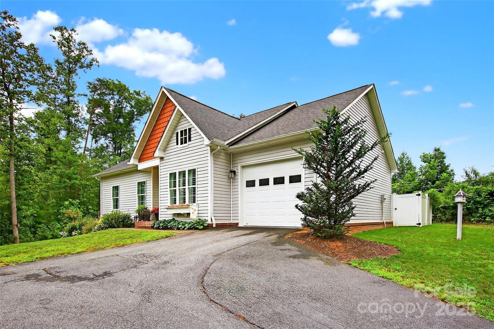 Property Photo:  3620 Lake Drive  NC 28655 