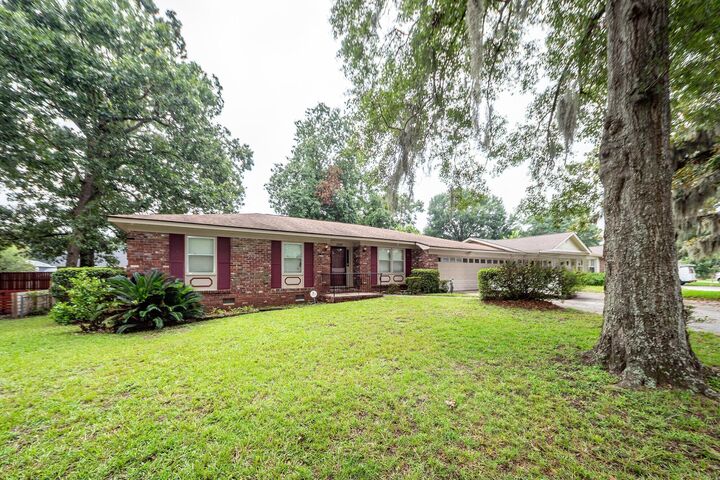 Property Photo: 1047 Yeamans Hall Road SC 29410