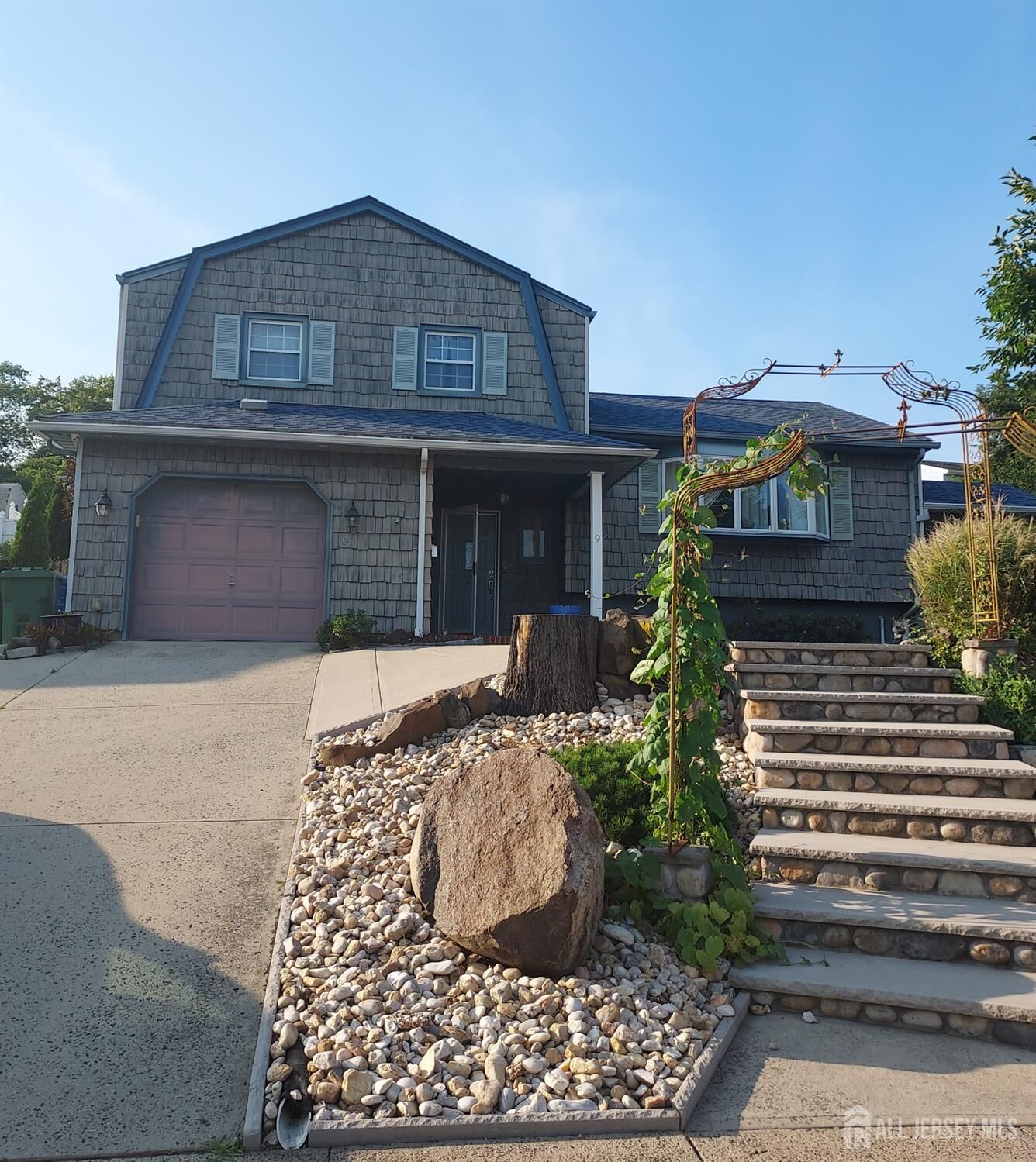 Property Photo:  9 Cottonwood Drive  NJ 08872 