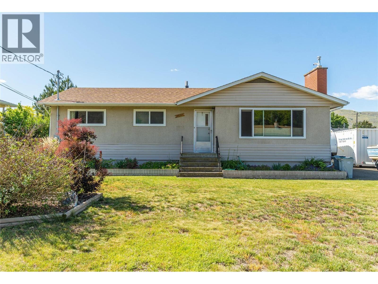 Property Photo: 2321 Young Avenue BC V2B 4M7