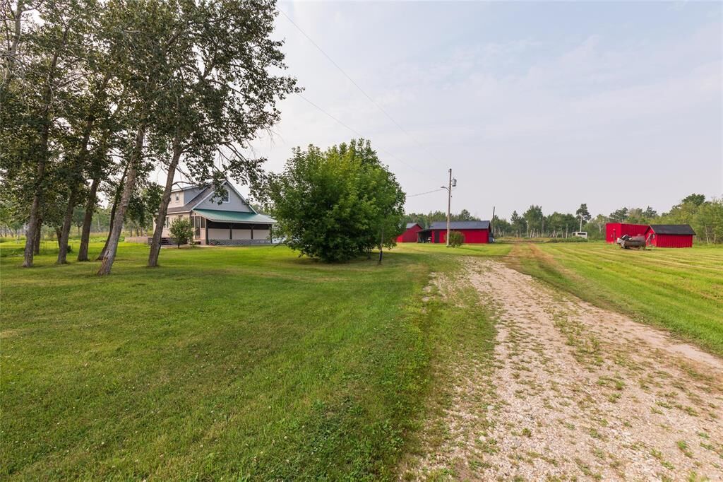 Property Photo:  40079 11 Road North  MB R0A 2K0 