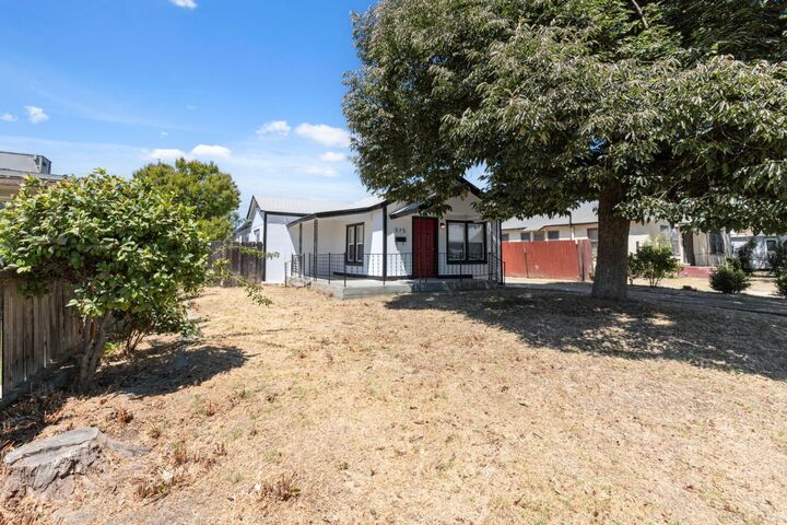 Property Photo:  575 S 8th Street  CA 93630 