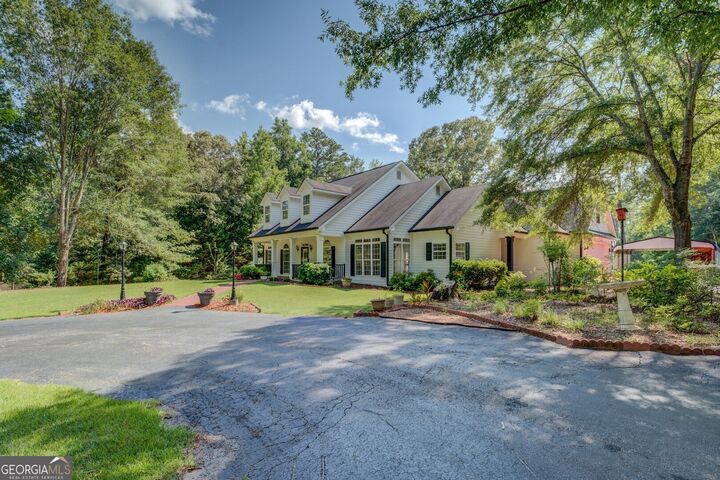 Property Photo: 353 Crowell Road N GA 30014