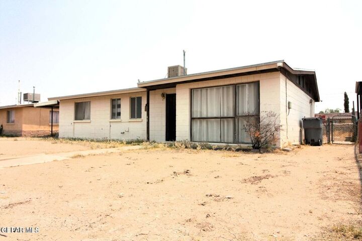 Property Photo:  148 Papaya Street  TX 79915 