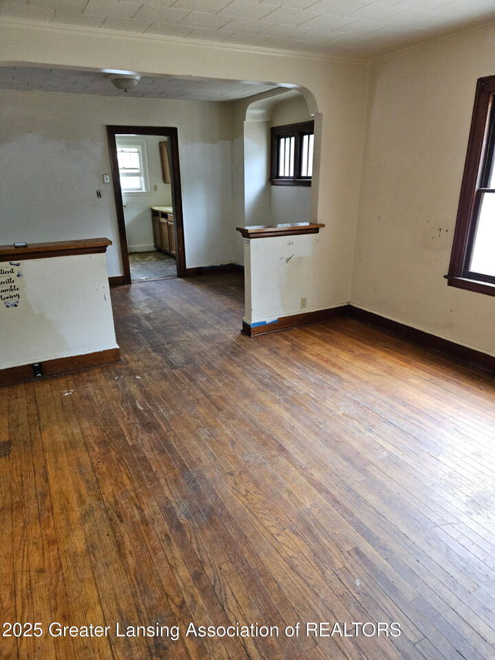 Property Photo: 909 Seymour Avenue MI 49202