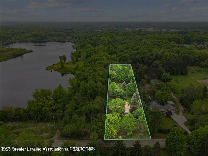 1346 E Howe Road  Dewitt MI 48820 photo