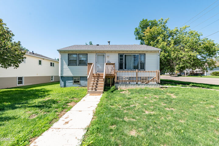 Property Photo: 320 19th Street ND 58501