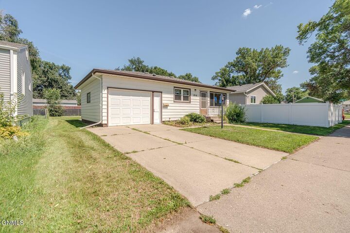 Property Photo: 1916 Rosser Avenue ND 58501