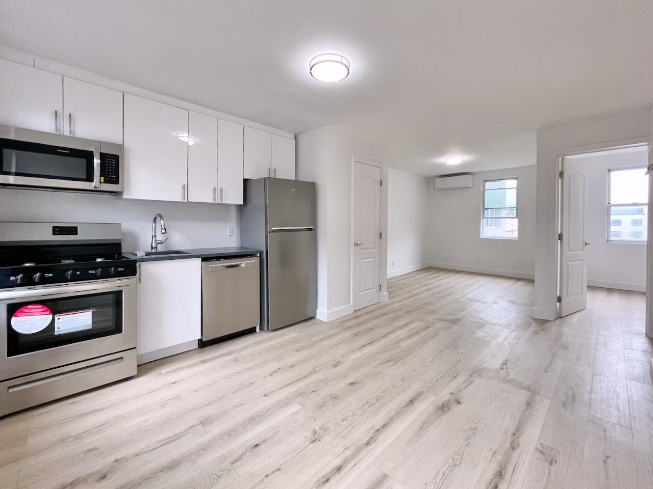 Property Photo:  379 Monmouth St 2  NJ 07302 