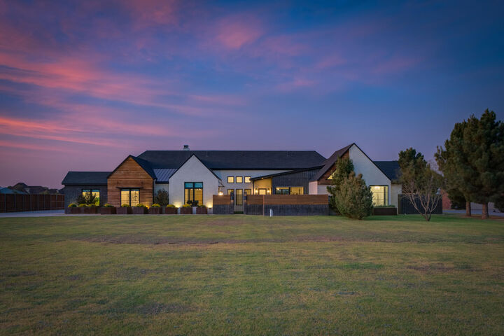 Property Photo: 8114 County Rd 7000 TX 79407