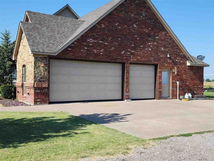 Property Photo:  2470 NE 135th  OK 73507 