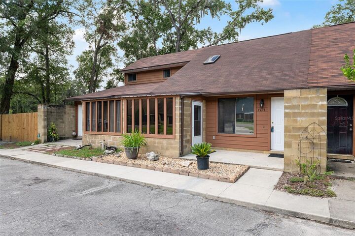 4724 SW 67th Terrace  Gainesville FL 32608 photo