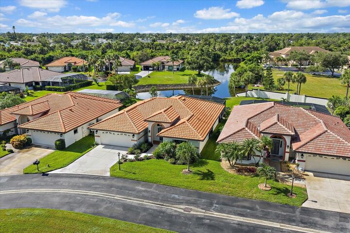 Property Photo: 1929 Tradewinds Circle FL 34293