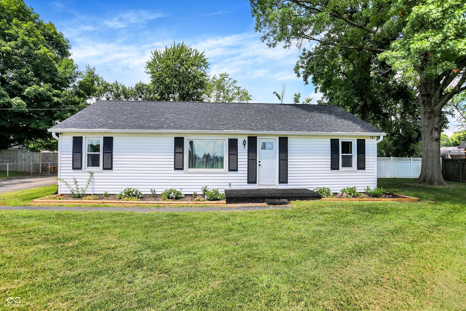 Property Photo:  822 W Smith Valley Road  IN 46142 