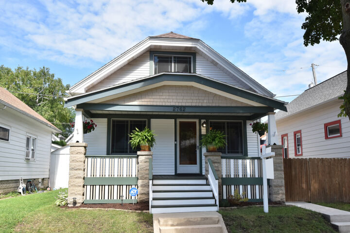 2762 S Delaware Ave  Milwaukee WI 53207 photo