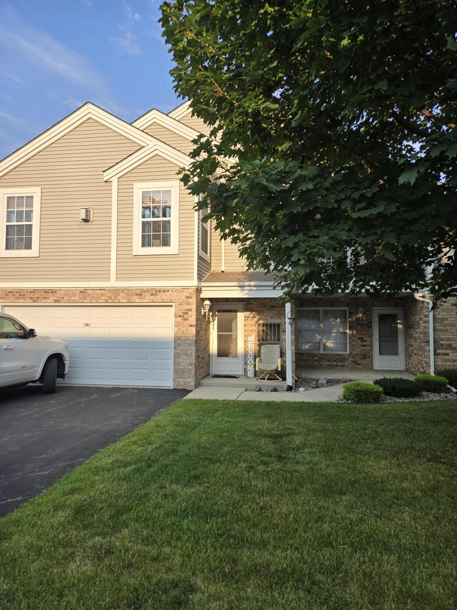 Property Photo: 1050 N Sunnyslope Dr 201 WI 53406