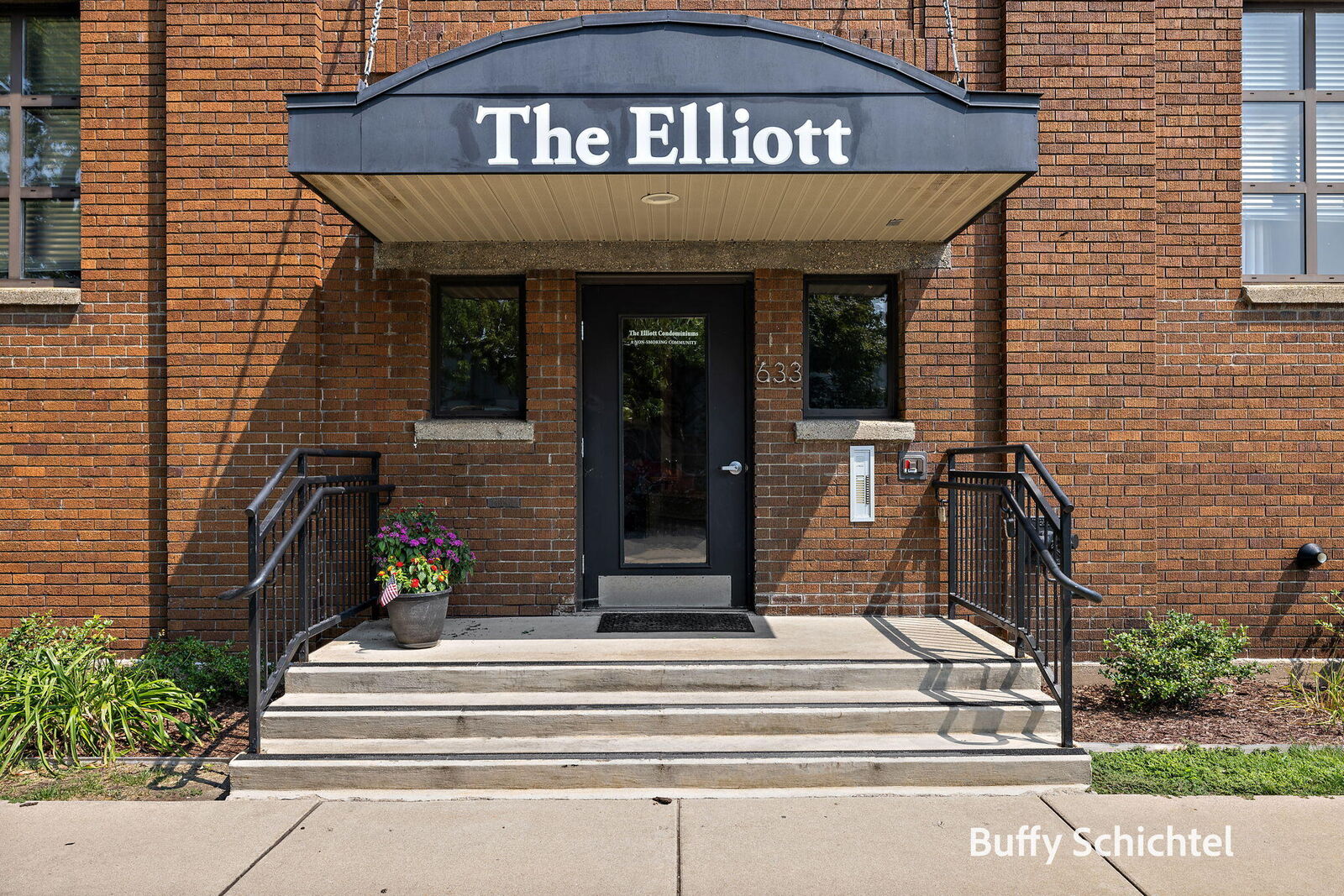 Property Photo: 633 Elliott Avenue MI 49417