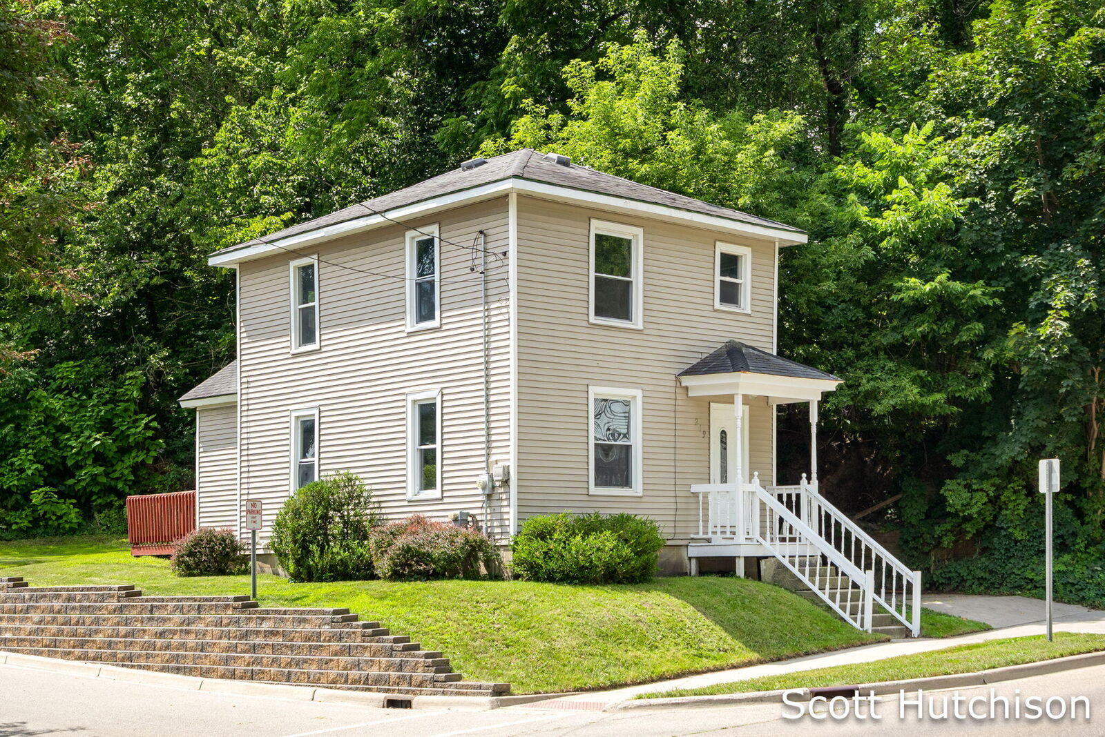 Property Photo: 219 E Lincoln Avenue MI 48846