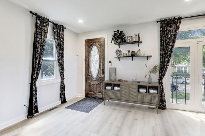 Property Photo:  6431 N Paulina Street  IL 60626 