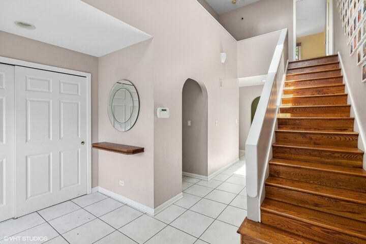 Property Photo:  1430 Country Lane  IL 60015 