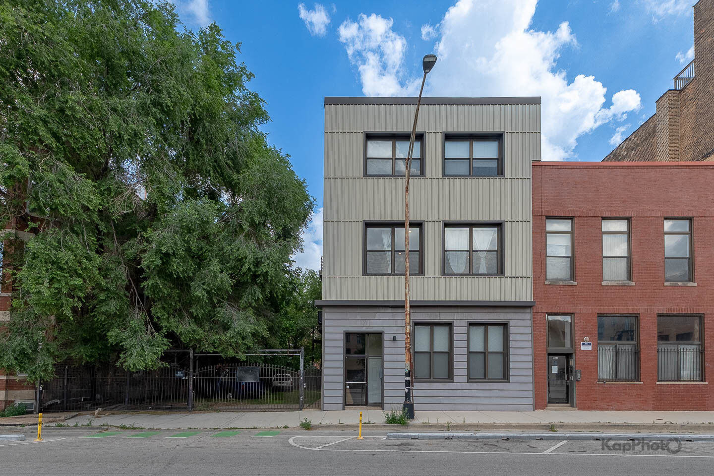 Property Photo: 1346 W Augusta Boulevard 2 IL 60642