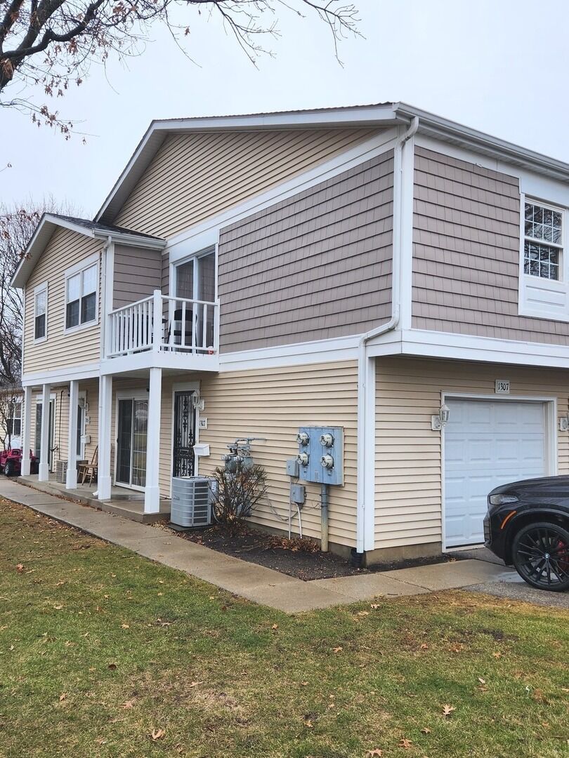 Property Photo:  1307 Ely Court 1307  IL 60090 