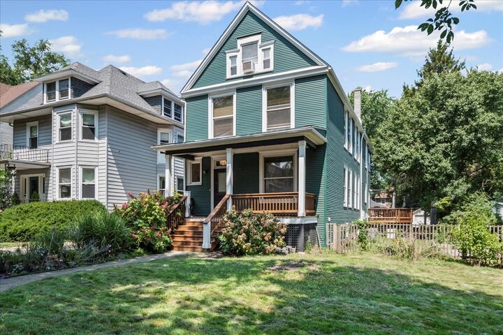 1842 W Greenleaf Avenue  Chicago IL 60626 photo