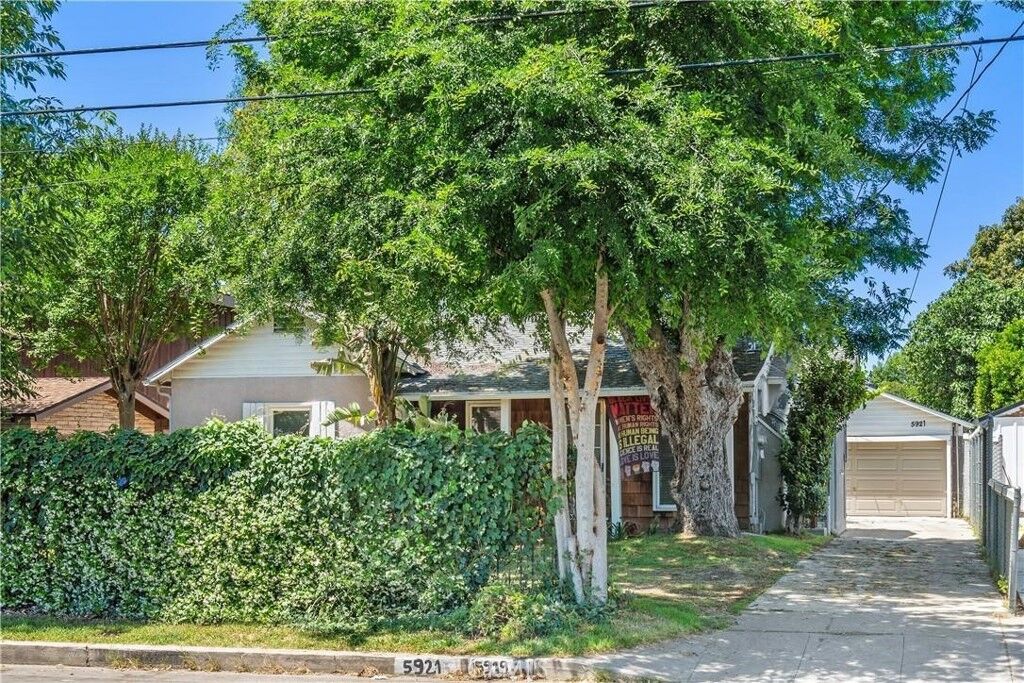 Property Photo:  5919 - 5921 Cantaloupe Avenue  CA 91401 