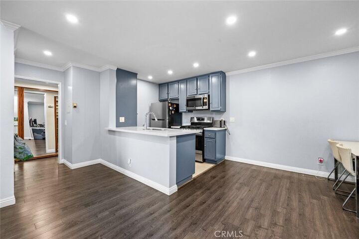 Property Photo:  25811 Tournament Road H10  CA 91355 