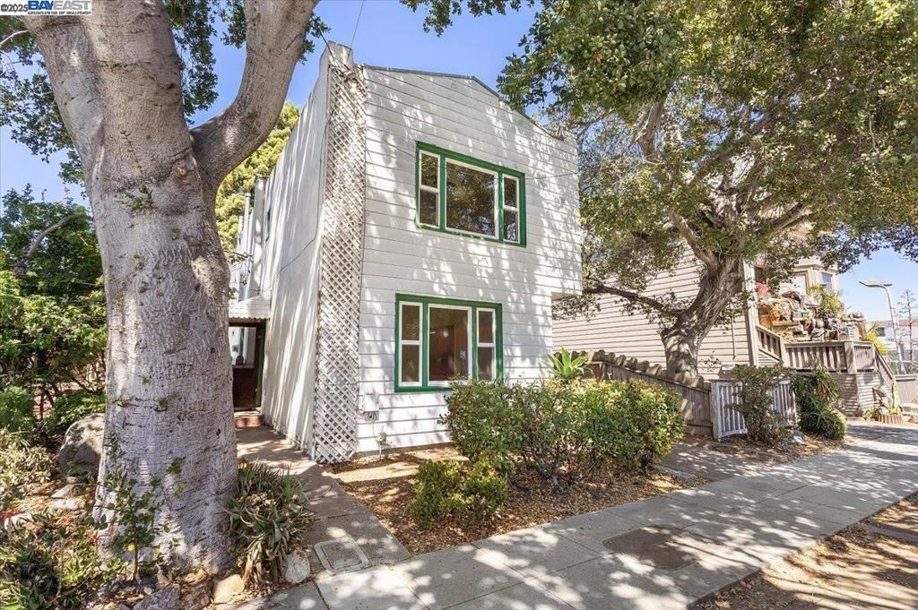 Property Photo:  2255 Lincoln Ave.  CA 94501 