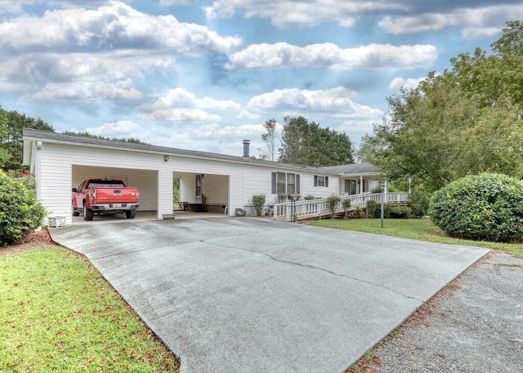 Property Photo:  266 Garden Lane  GA 30546 