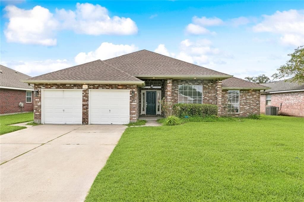 Property Photo: 76 Moss Drive LA 70068